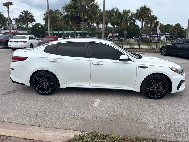 2019 Kia Optima 17