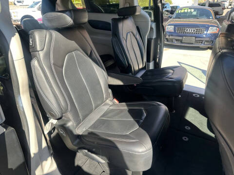 2022 Chrysler Pacifica Touring L