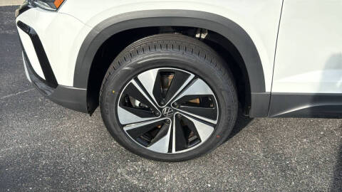 2024 Volkswagen Taos SE 4Motion