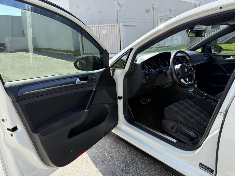 2018 Volkswagen Golf GTI S