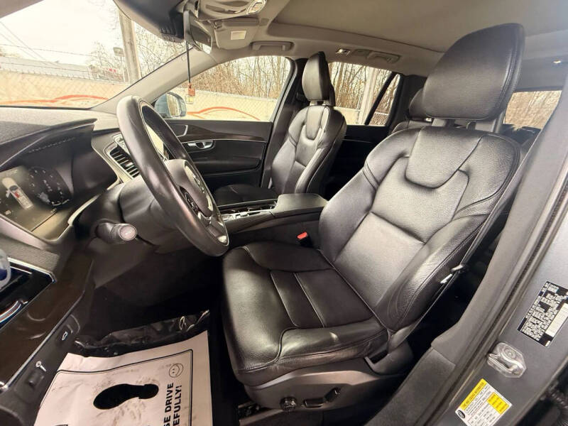 2018 Volvo XC90 T6 Momentum