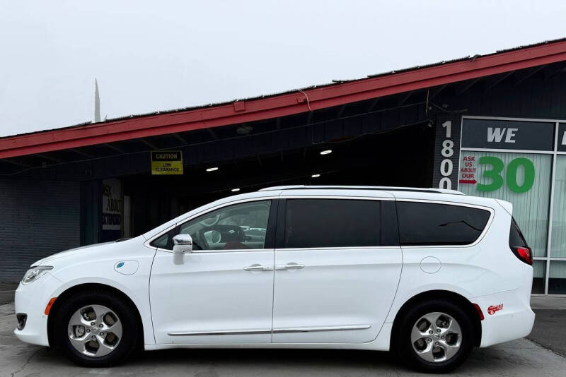 2018 Chrysler Pacifica Hybrid Limited