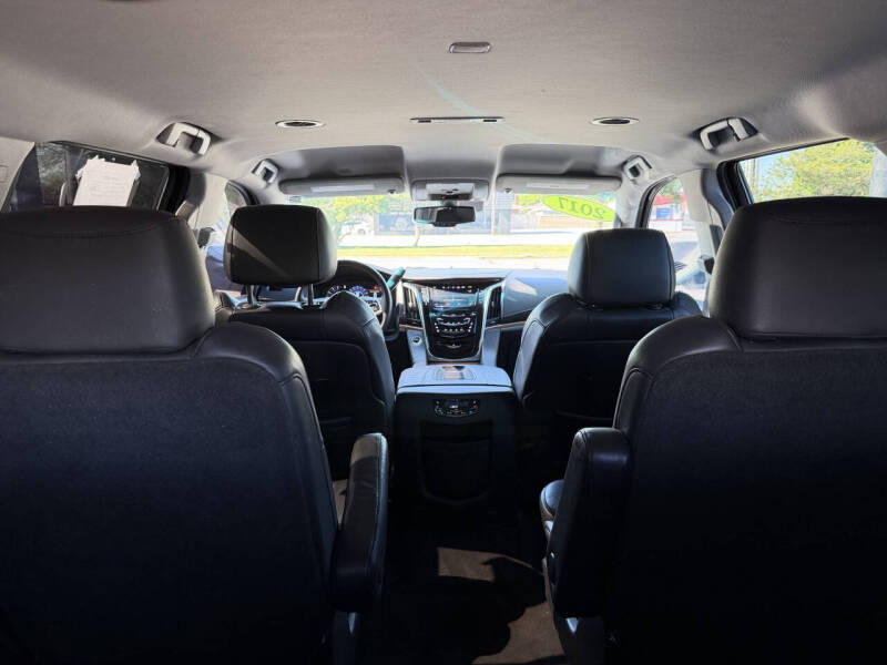 2017 Cadillac Escalade Standard