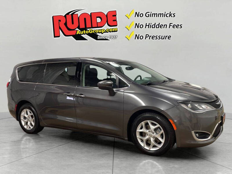 2017 Chrysler Pacifica Touring-L