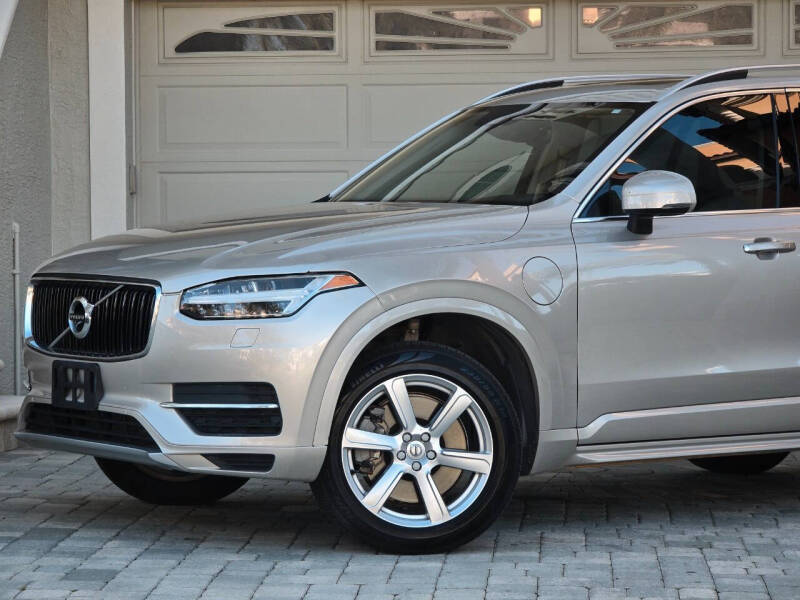 2016 Volvo XC90 T8 eAWD Momentum