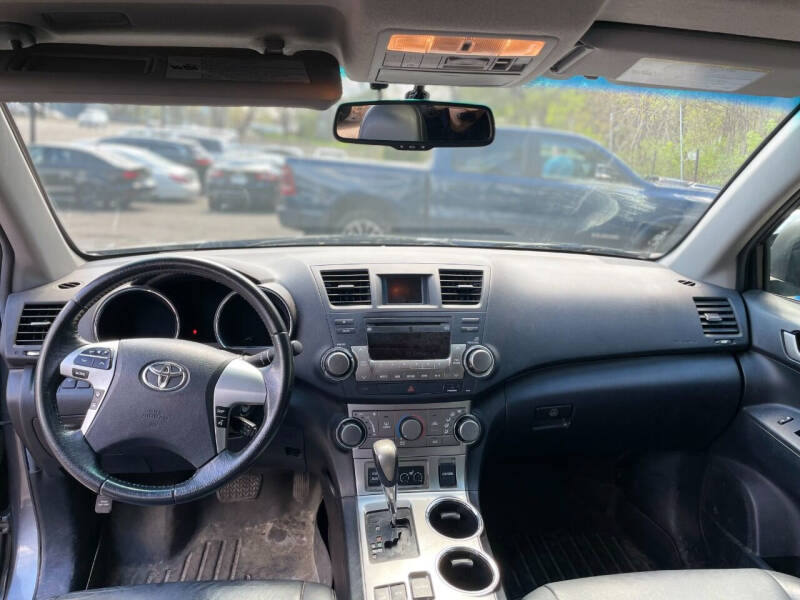 2012 Toyota Highlander SE