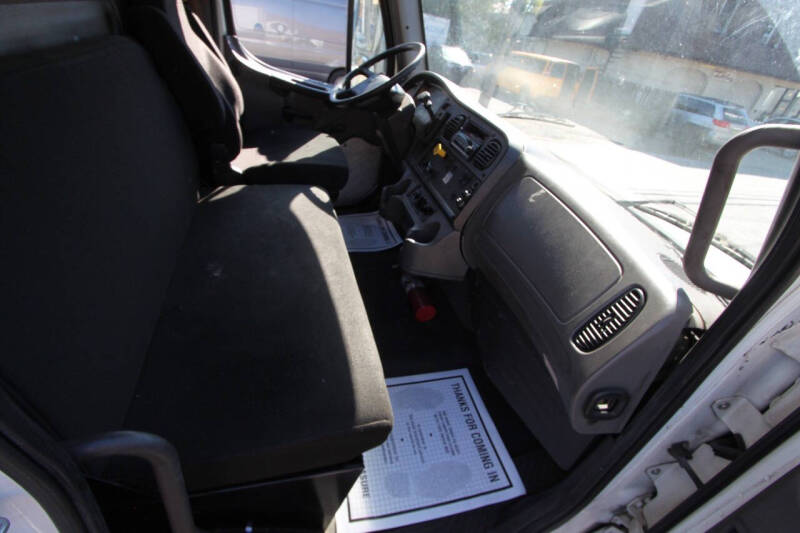 2015 Freightliner M2 106