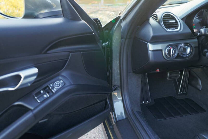 2021 Porsche 718 Boxster