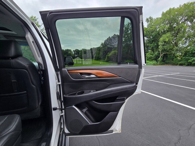 2017 Cadillac Escalade Luxury