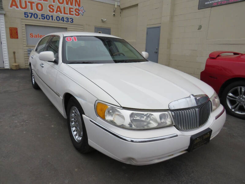 2001 Lincoln Town Car for sale at Small Town Auto Sales in Hazleton PA