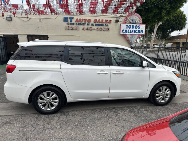 2016 Kia Sedona LX photo 6