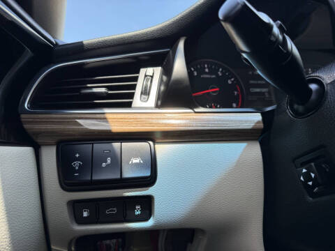 2017 Kia Cadenza Premium