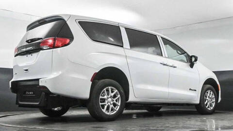 2025 Chrysler Voyager LX