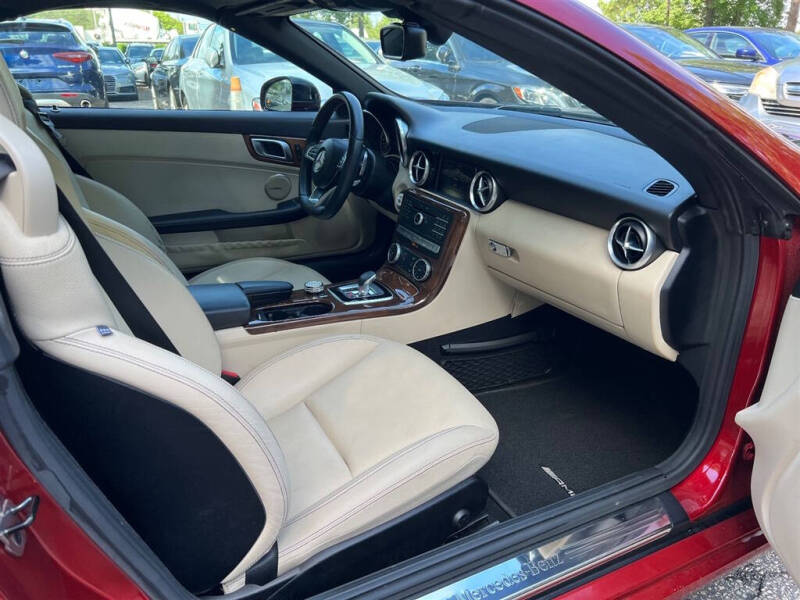 2018 Mercedes-Benz SLC Roadster SLC300 photo 16