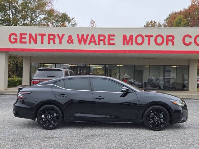 2023 Nissan Maxima SR's photo