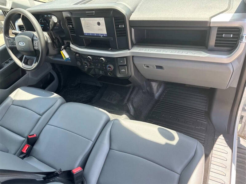 2025 Ford F-350 Super Duty XL