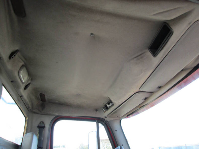 2005 Freightliner Business class M2