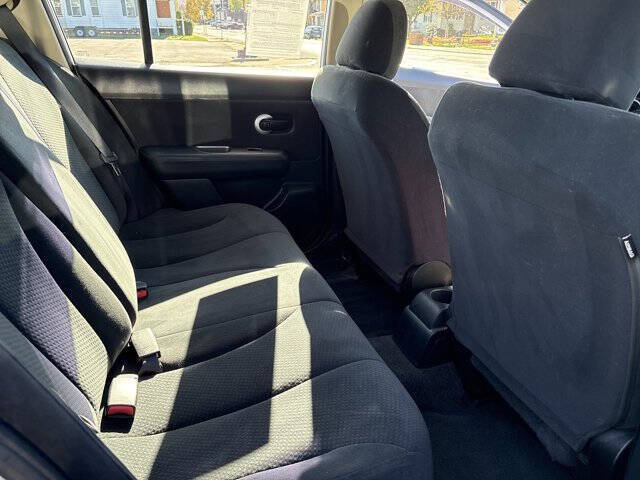 2011 Nissan Versa 1.8 S