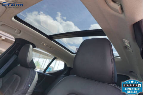 2023 Volvo XC40 B5 Plus Dark Theme