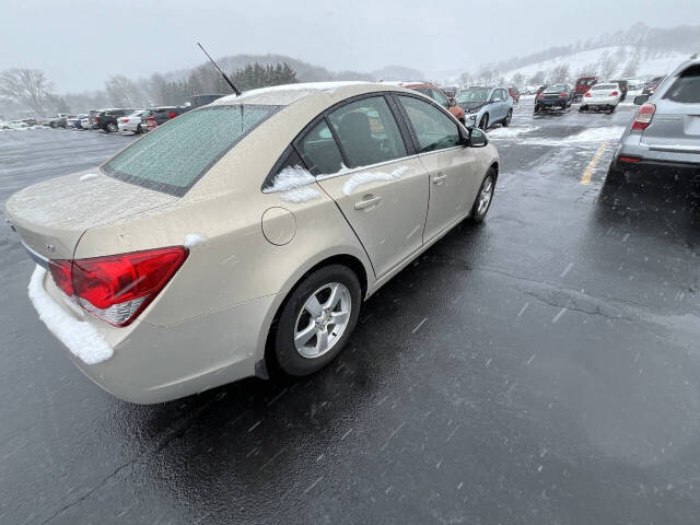 2011 Chevrolet Cruze 1LT photo 4