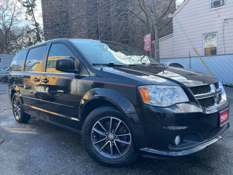 2017 Dodge Grand Caravan for sale at Auto Universe Inc. in Paterson NJ