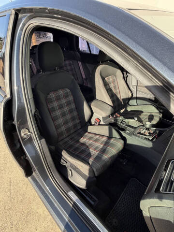 2019 Volkswagen Golf GTI S