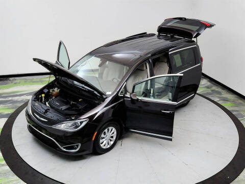 2017 Chrysler Pacifica Touring-L