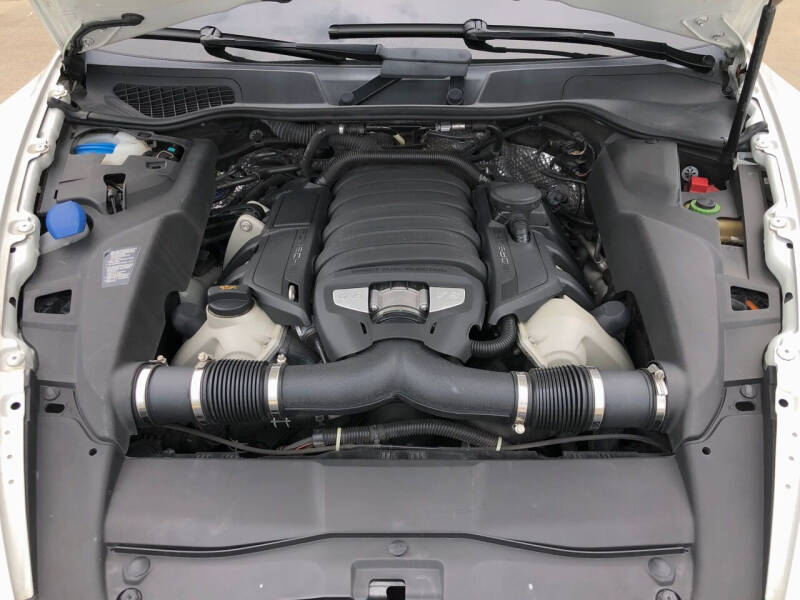 2013 Porsche Cayenne GTS