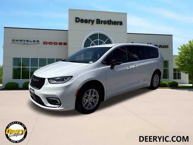 2025 Chrysler Pacifica Select