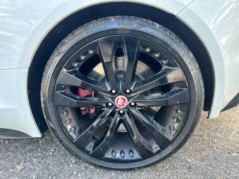 2019 Jaguar F-TYPE R