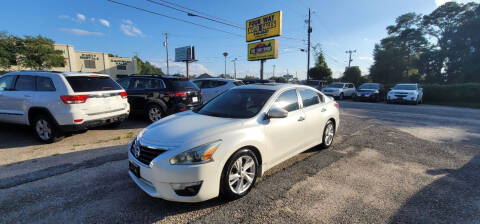 2015 Nissan Altima for sale at FOUR WAY AUTO SALES in Mobile AL