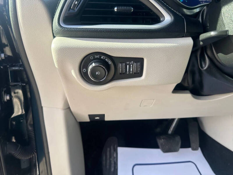 2023 Chrysler Pacifica Plug-In Hybrid Touring L