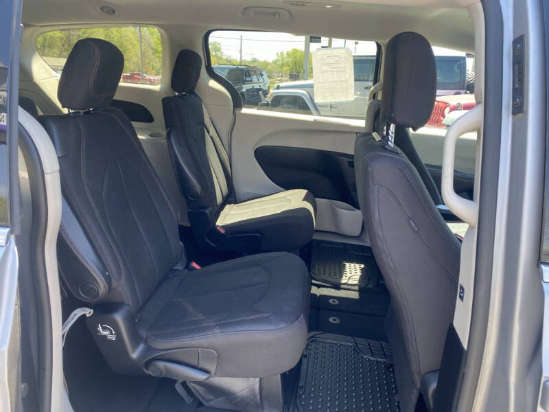 2017 Chrysler Pacifica Touring - Photo 10