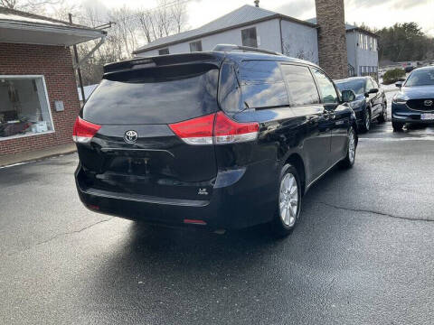 2014 Toyota Sienna LE 7-Passenger