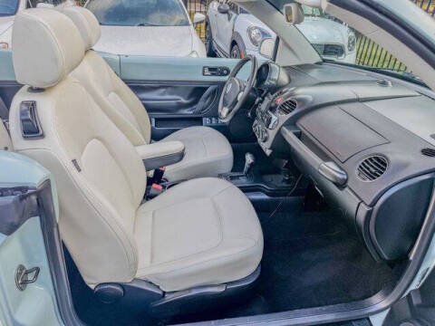 2010 Volkswagen New Beetle Convertible Final Edition PZEV