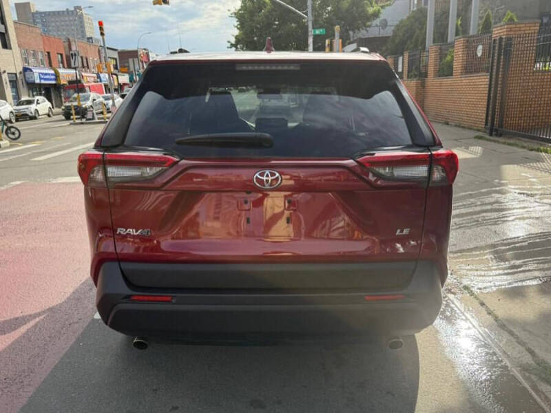 2020 Toyota RAV4 LE
