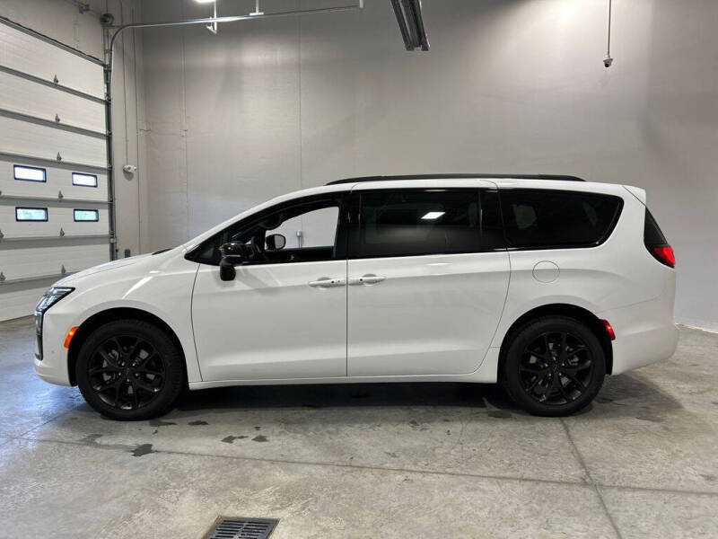 2027 Chrysler Pacifica Limited