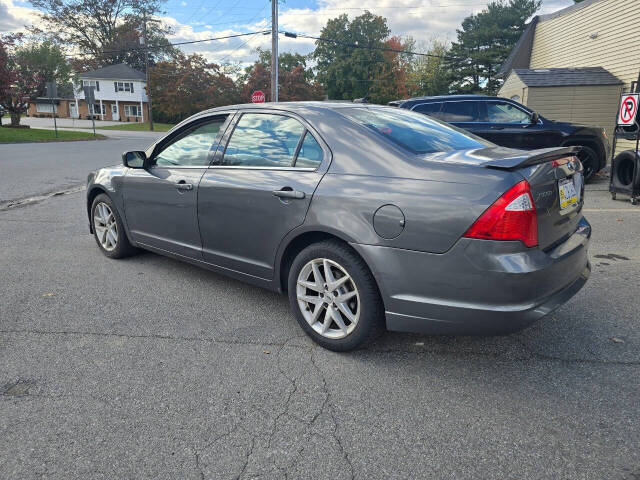 2010 Ford Fusion for sale at QUEENSGATE AUTO SALES in York, PA