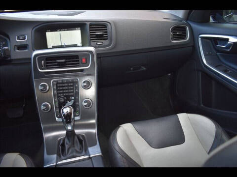 2016 Volvo S60 Cross Country T5 Platinum