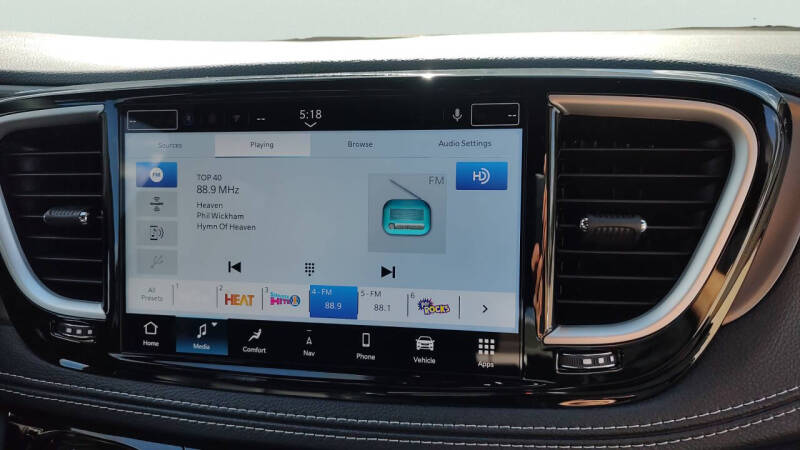 2027 Chrysler Pacifica Select