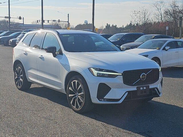 2024 Volvo XC60 B5 Ultimate Dark Theme
