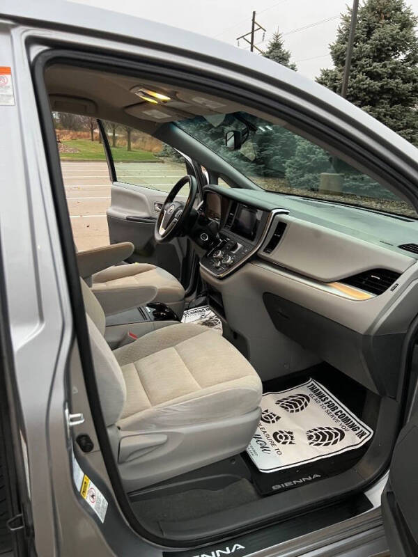 2017 Toyota Sienna LE 7-Passenger