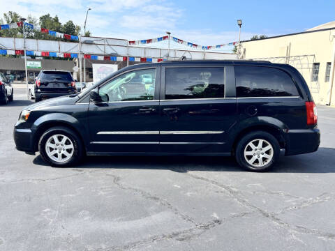 2013 Chrysler Town and Country Touring