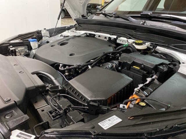 2025 Volvo XC40 B5 Plus Dark Theme