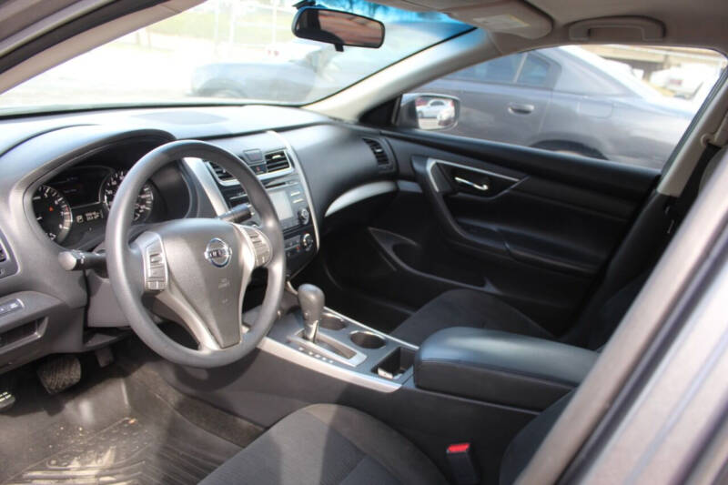 2015 Nissan Altima S photo 14