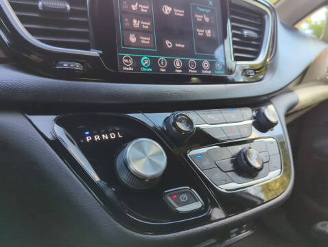 2020 Chrysler Pacifica Hybrid Limited 35th Anniversary