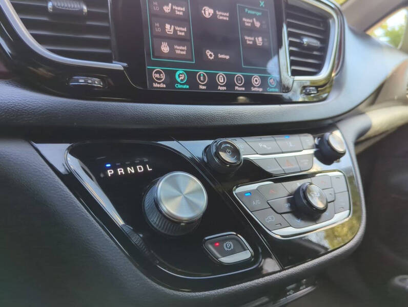 2020 Chrysler Pacifica Hybrid Limited 35th Anniversary