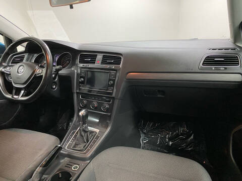 2019 Volkswagen Golf SE