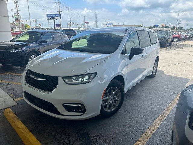 2025 Chrysler Pacifica Select