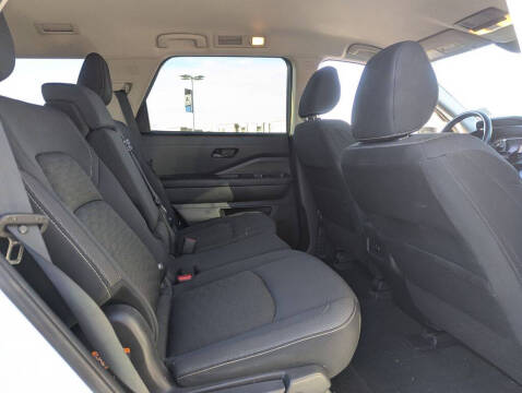 2023 Nissan Pathfinder SV